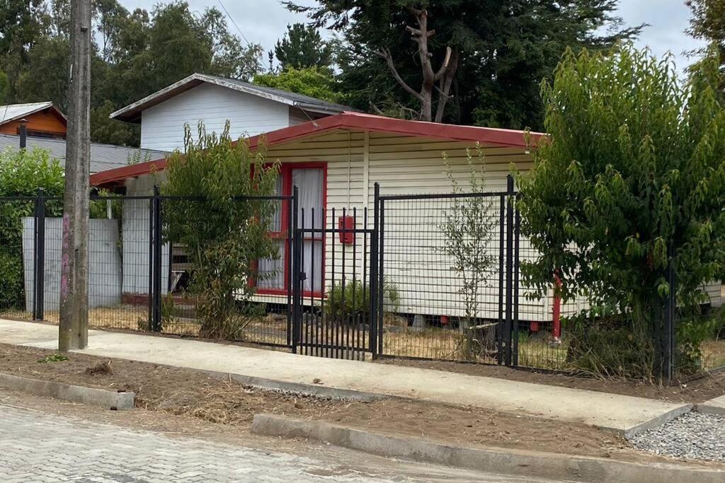 Sencilla, Con Amplio Patio. A Pasos De Todo Casa de férias
